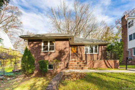 81 Midland Staten Island NY 10308
