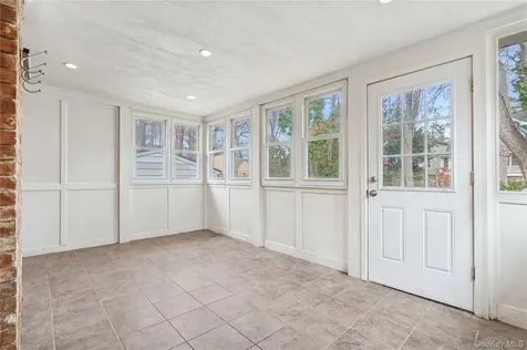 81 Midland Staten Island NY 10308
