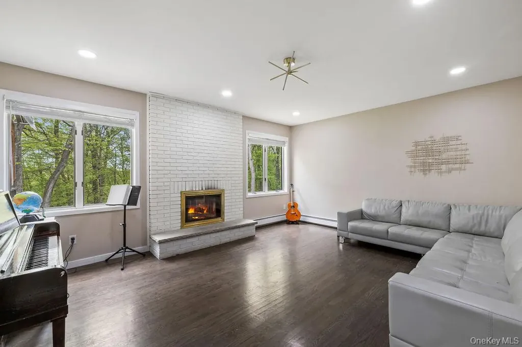 10 Christine Drive Spring Valley NY 10977