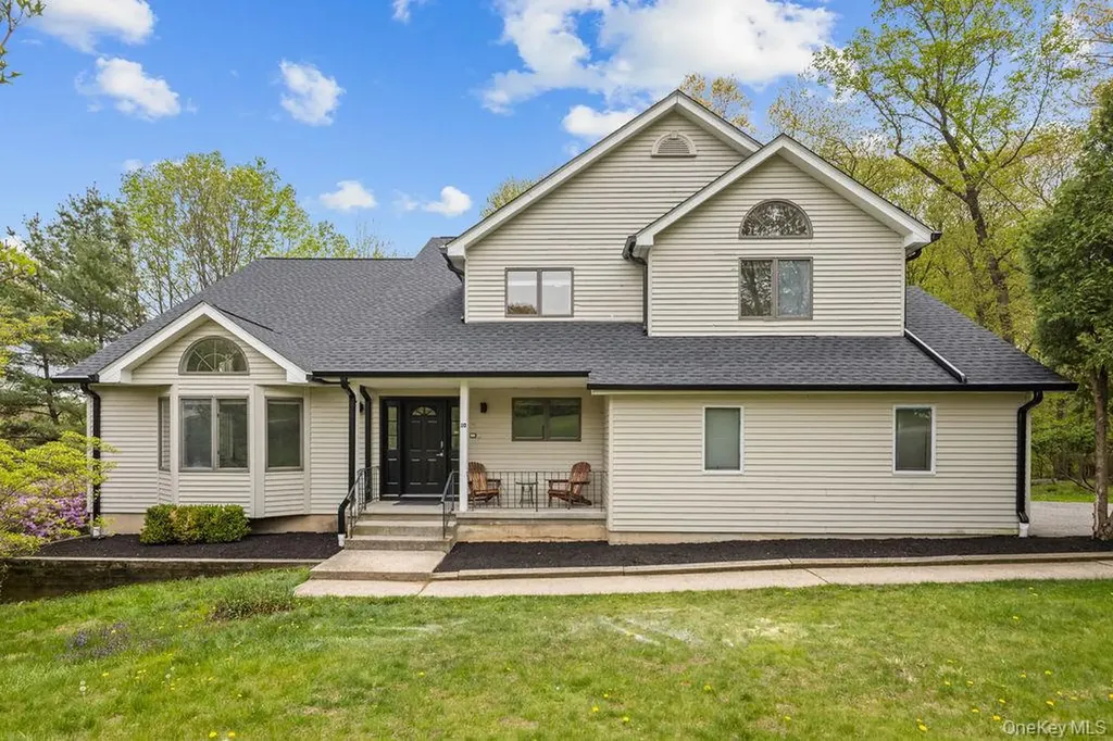 10 Christine Drive Spring Valley NY 10977