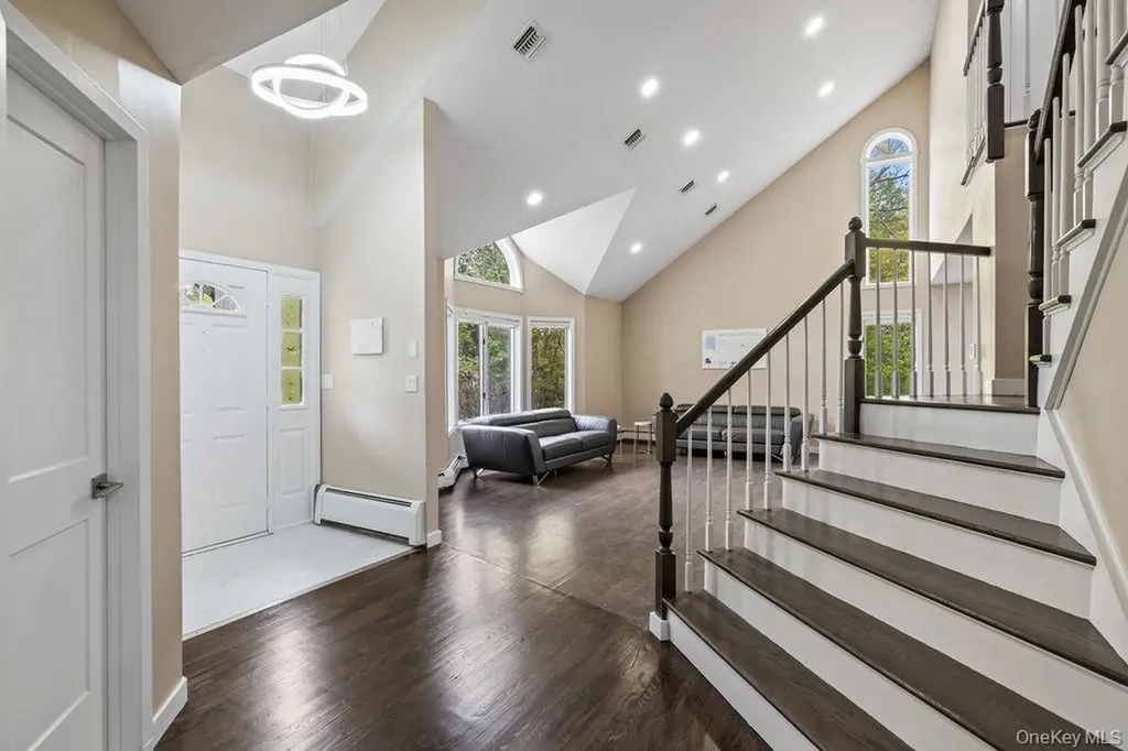 10 Christine Drive Spring Valley NY 10977
