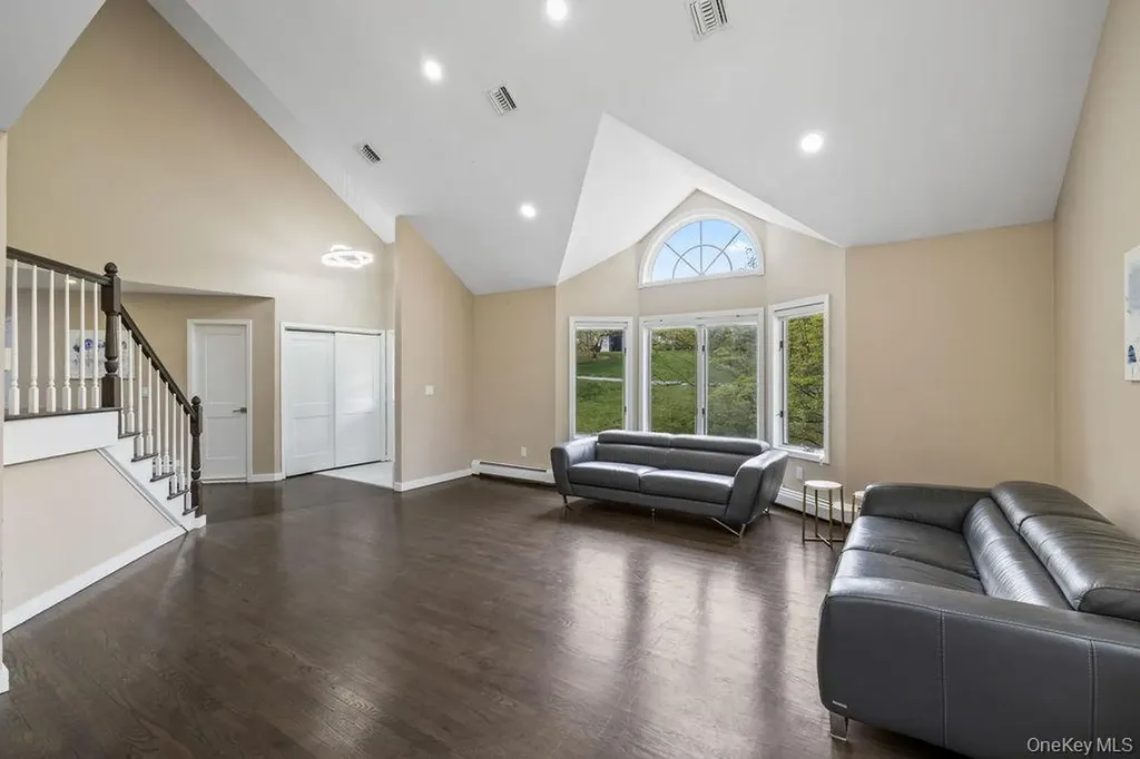 10 Christine Drive Spring Valley NY 10977