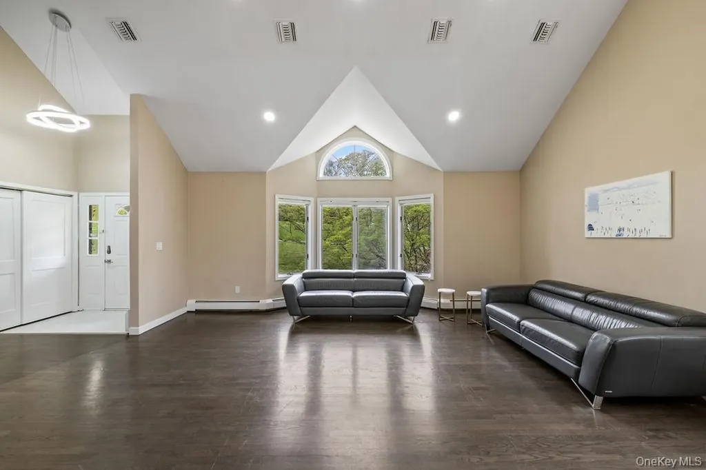 10 Christine Drive Spring Valley NY 10977