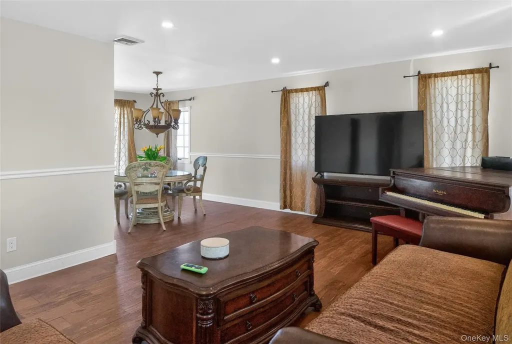 101 Jetmore Place Massapequa NY 11758