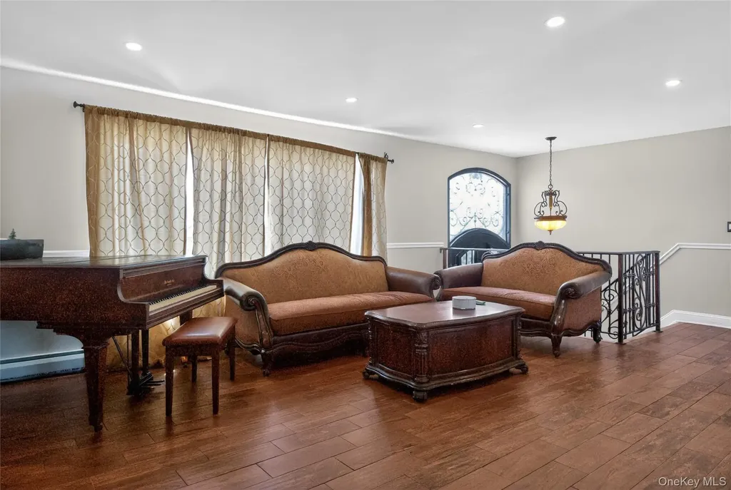 101 Jetmore Place Massapequa NY 11758