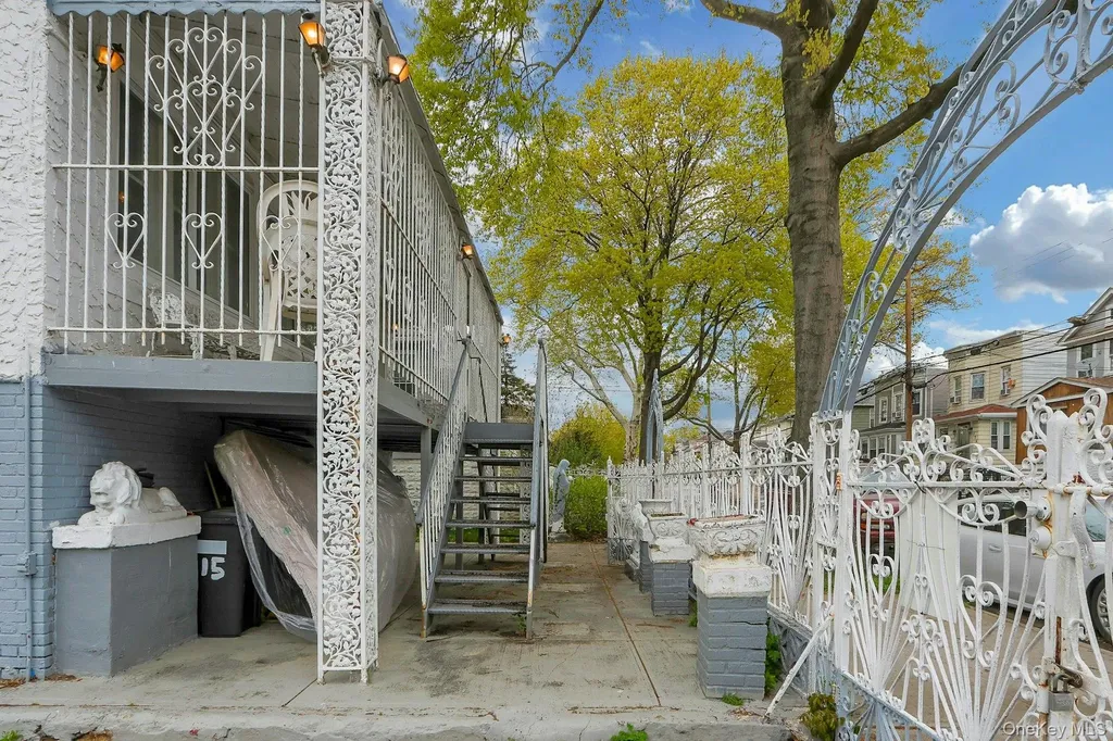 515 Beach Avenue Bronx NY 10473