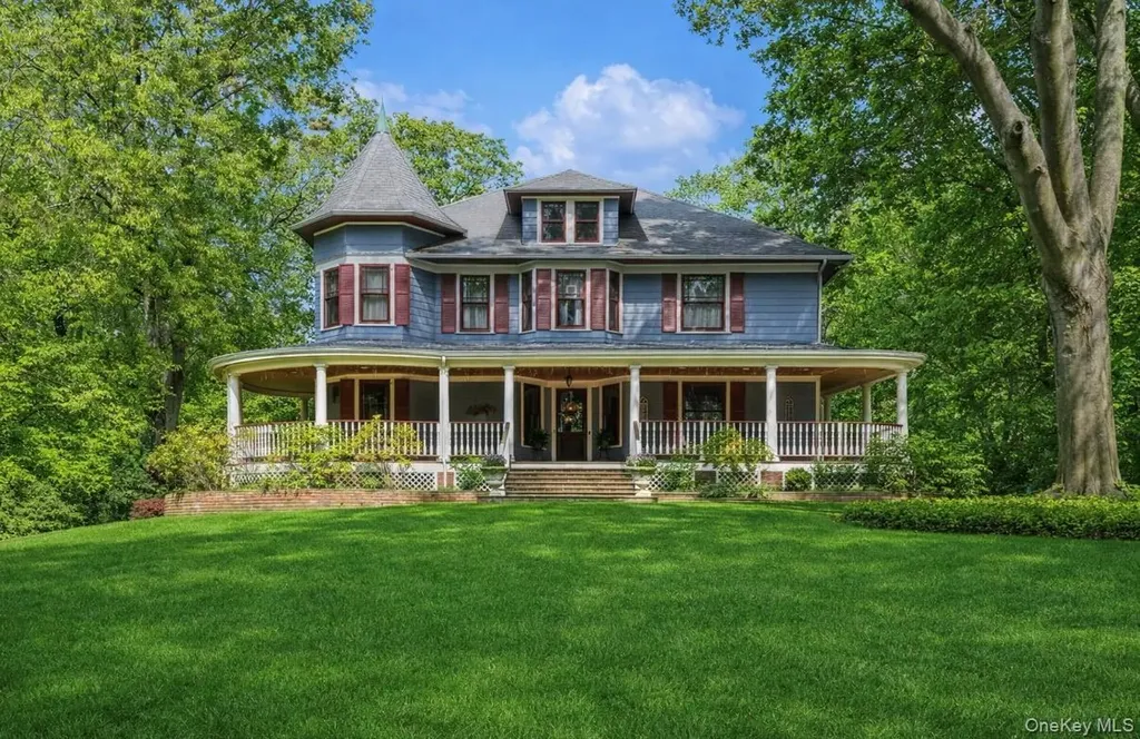110 Red Spring Lane Glen Cove NY 11542