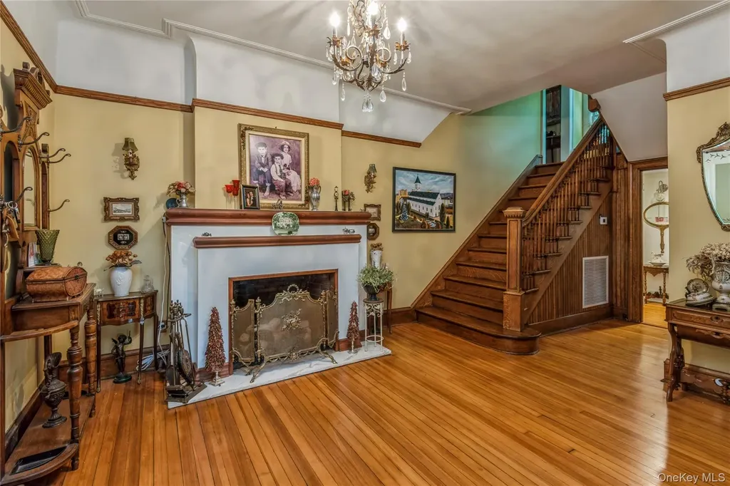 110 Red Spring Lane Glen Cove NY 11542