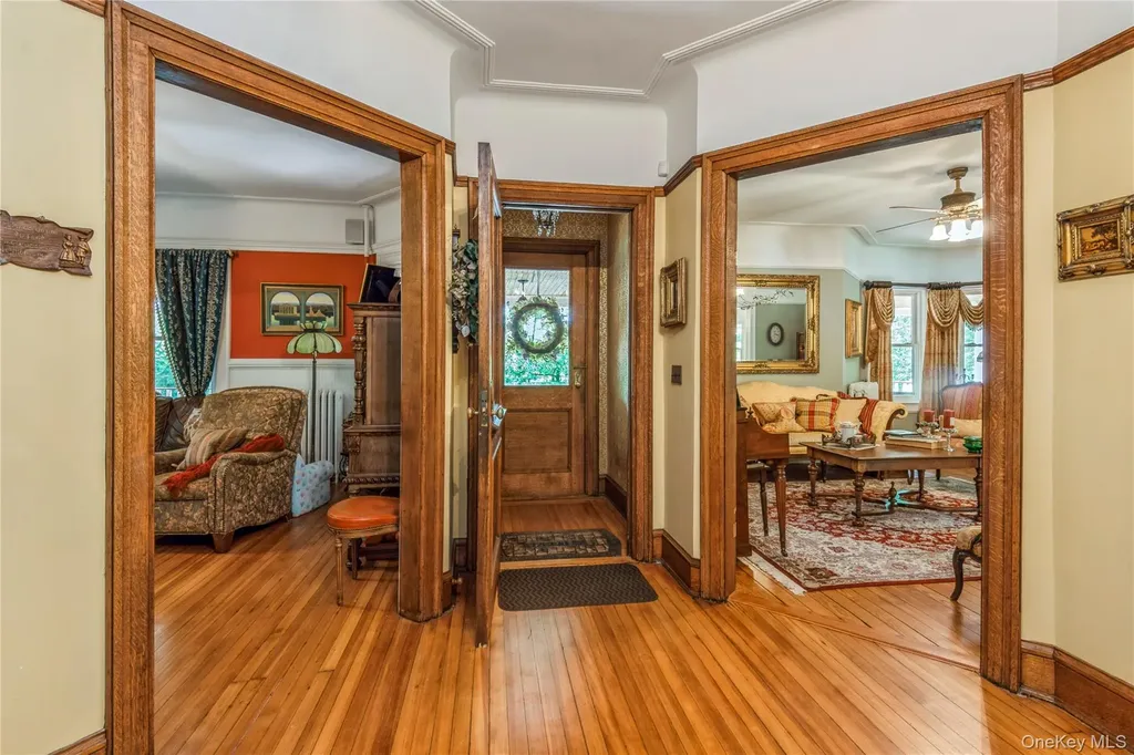 110 Red Spring Lane Glen Cove NY 11542