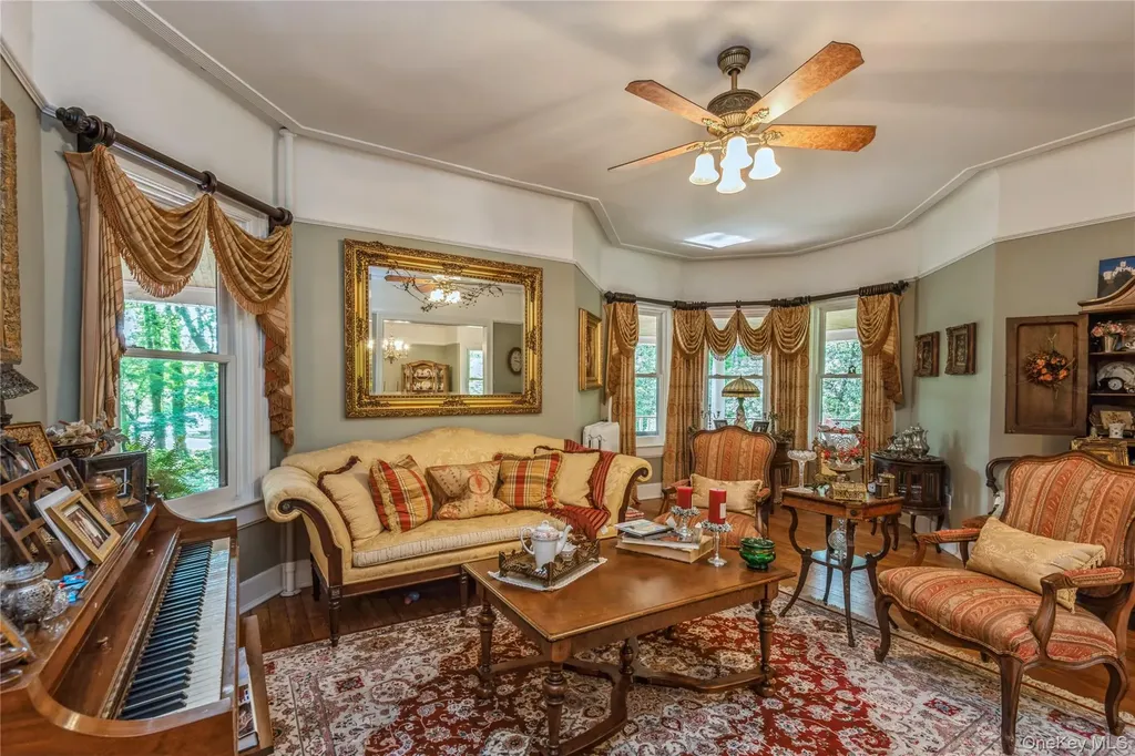 110 Red Spring Lane Glen Cove NY 11542
