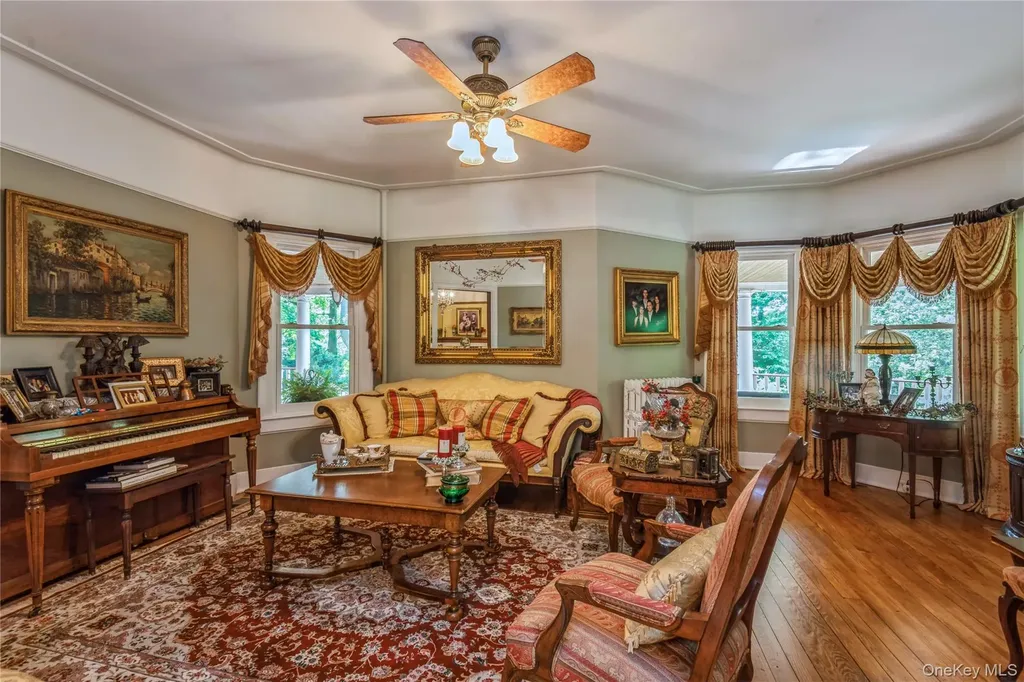 110 Red Spring Lane Glen Cove NY 11542