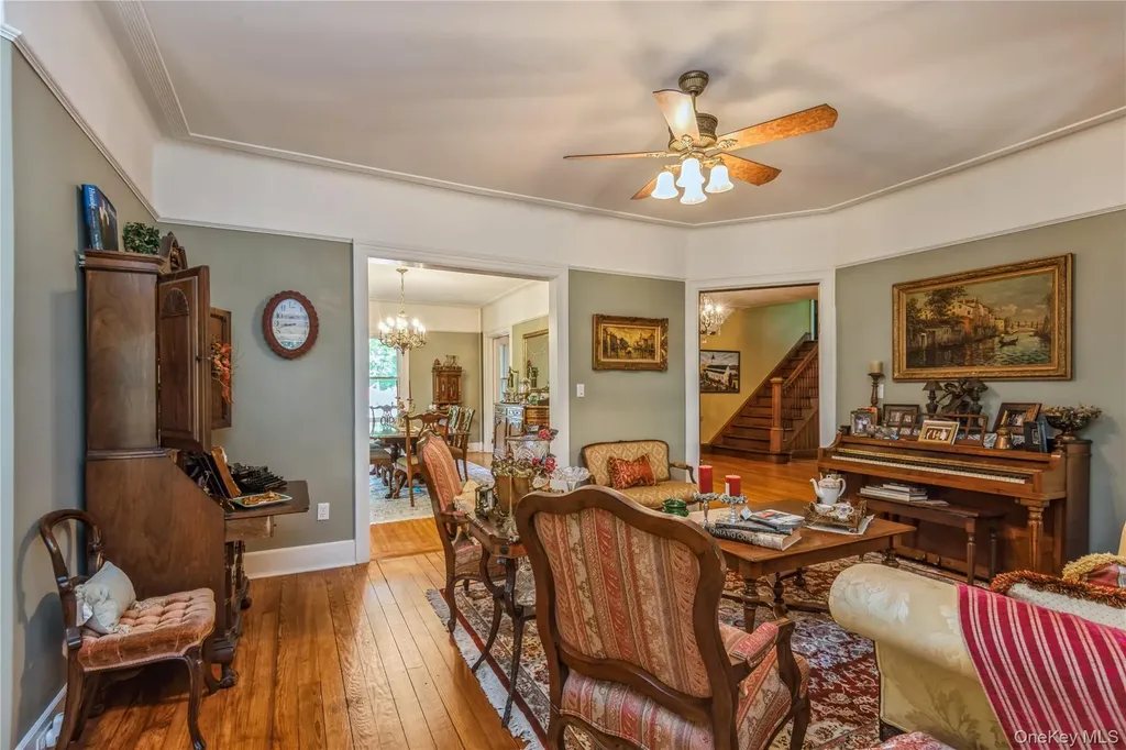 110 Red Spring Lane Glen Cove NY 11542