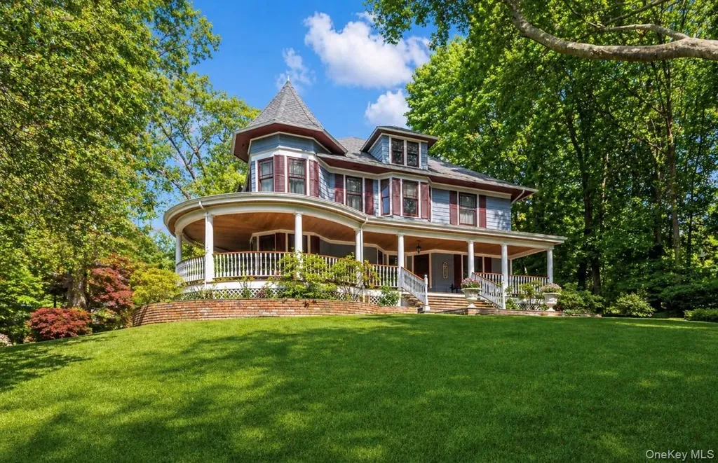 110 Red Spring Lane Glen Cove NY 11542