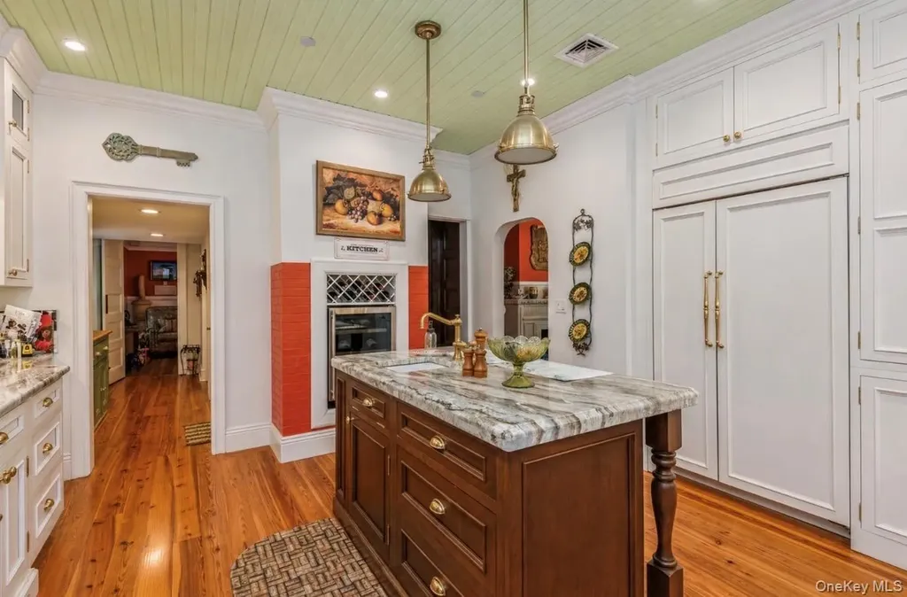 110 Red Spring Lane Glen Cove NY 11542