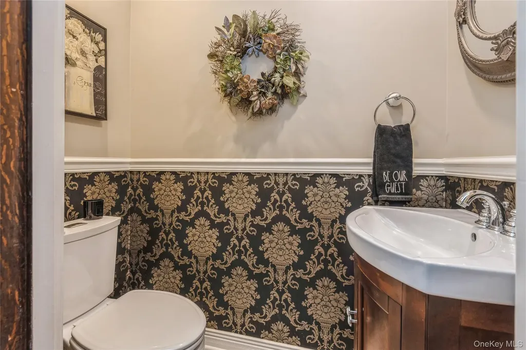 110 Red Spring Lane Glen Cove NY 11542