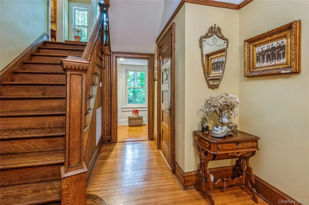 110 Red Spring Lane Glen Cove NY 11542