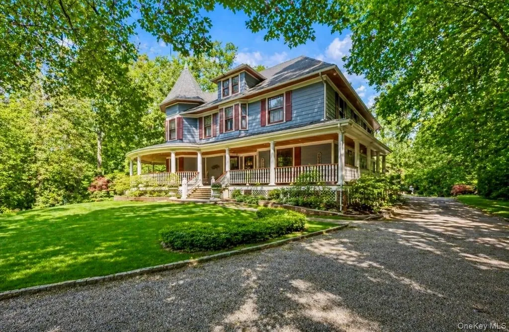 110 Red Spring Lane Glen Cove NY 11542