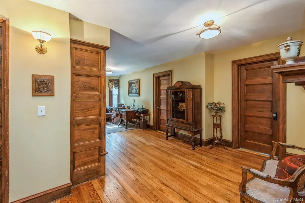 110 Red Spring Lane Glen Cove NY 11542