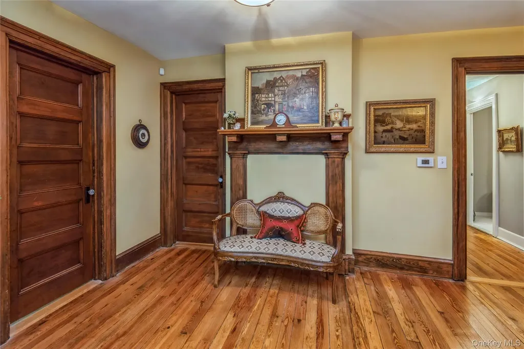 110 Red Spring Lane Glen Cove NY 11542