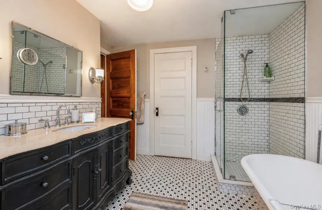 110 Red Spring Lane Glen Cove NY 11542