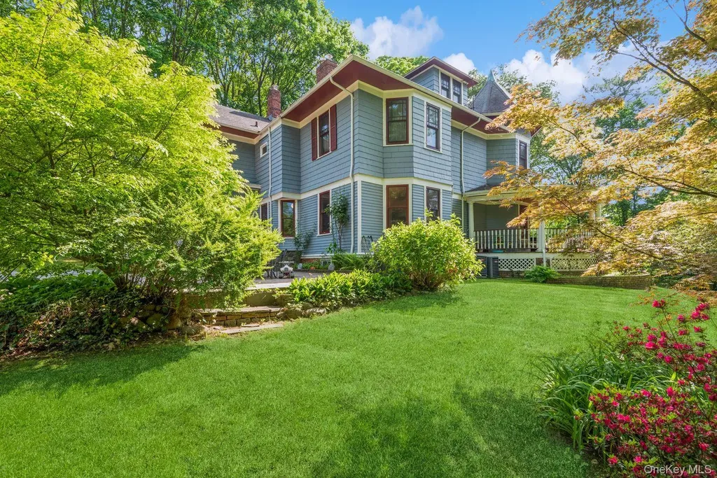 110 Red Spring Lane Glen Cove NY 11542
