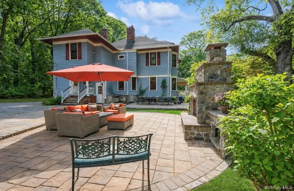 110 Red Spring Lane Glen Cove NY 11542