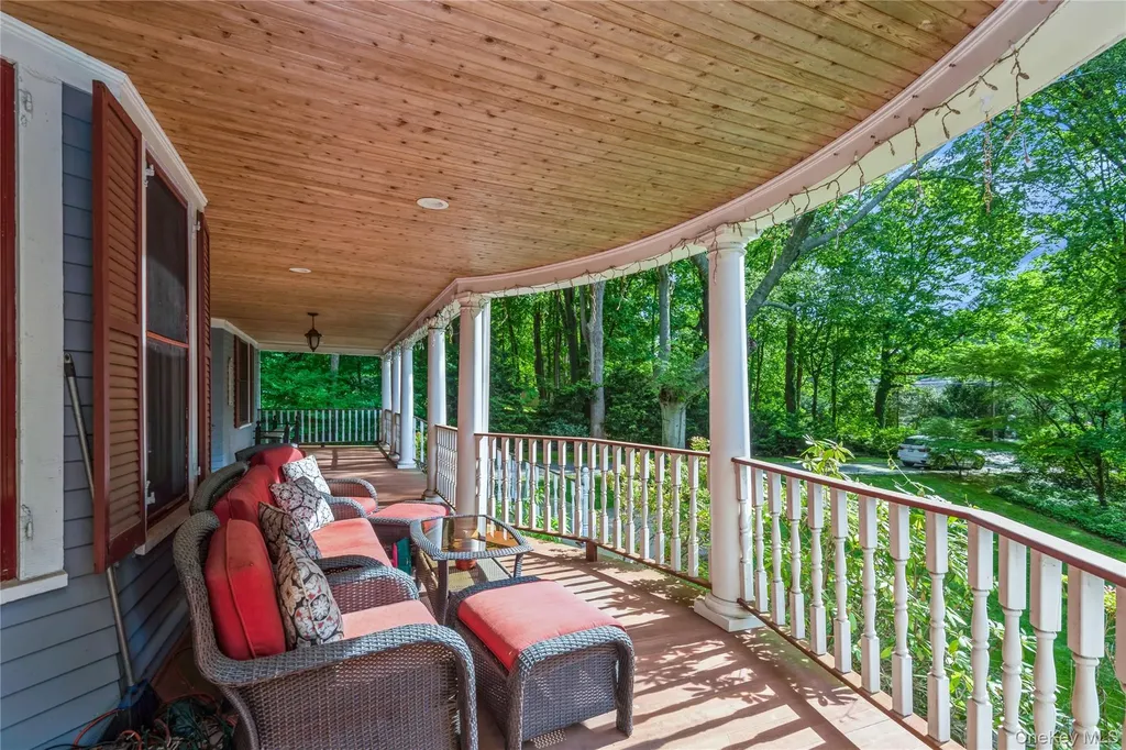 110 Red Spring Lane Glen Cove NY 11542