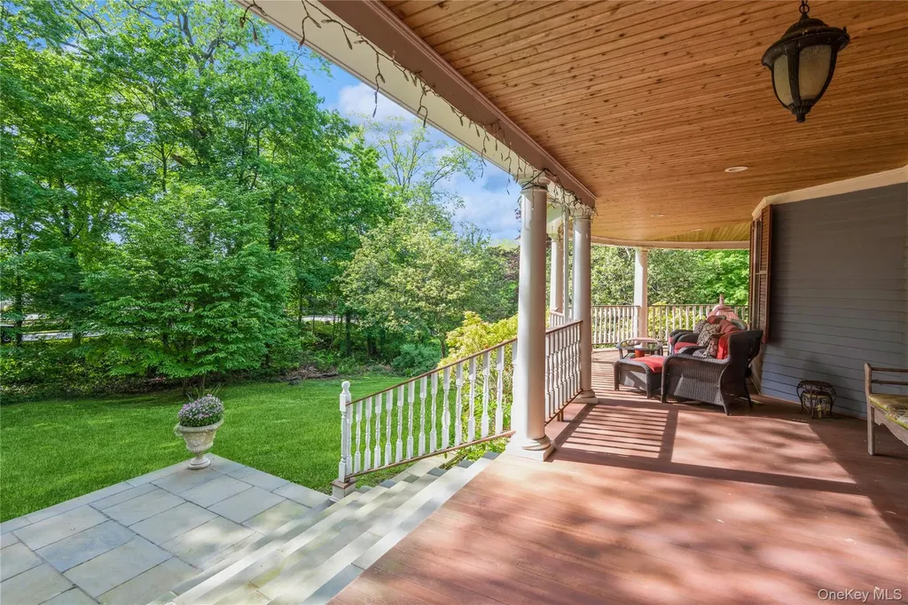 110 Red Spring Lane Glen Cove NY 11542