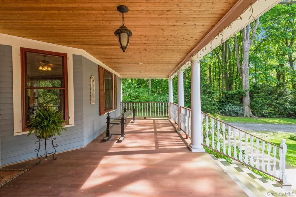 110 Red Spring Lane Glen Cove NY 11542