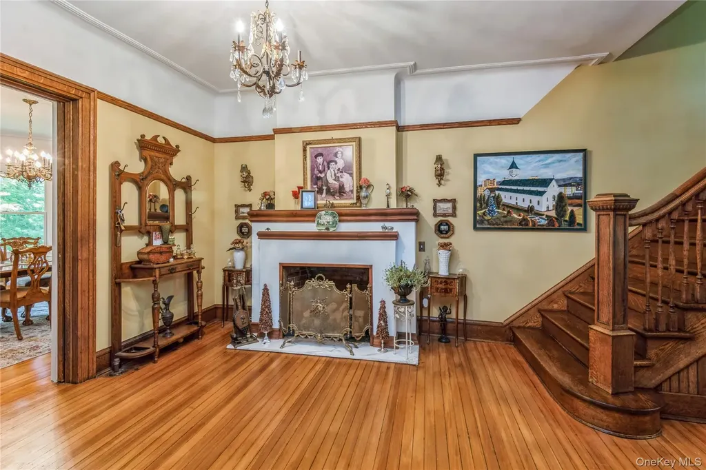 110 Red Spring Lane Glen Cove NY 11542