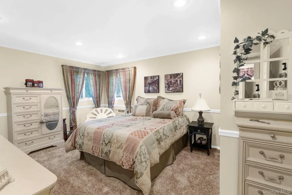 14 Jane Drive Old Bethpage NY 11804