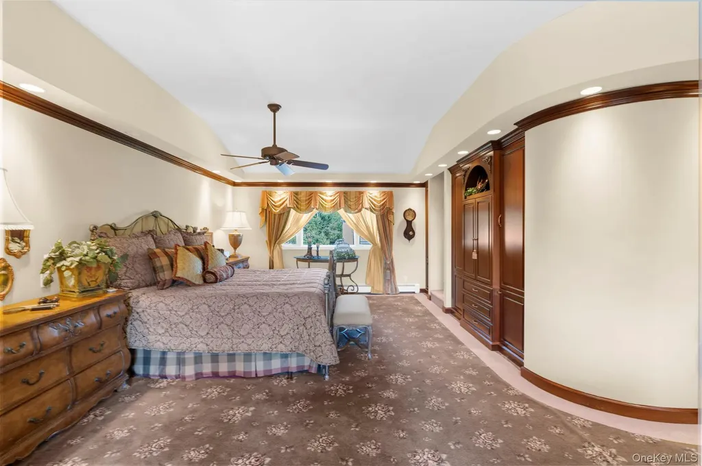 14 Jane Drive Old Bethpage NY 11804