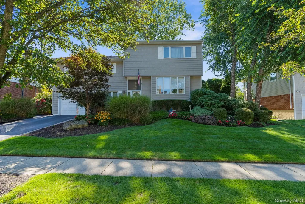 14 Jane Drive Old Bethpage NY 11804