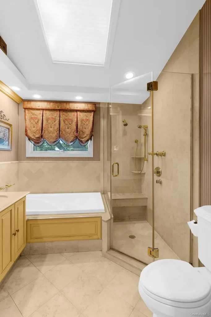 14 Jane Drive Old Bethpage NY 11804