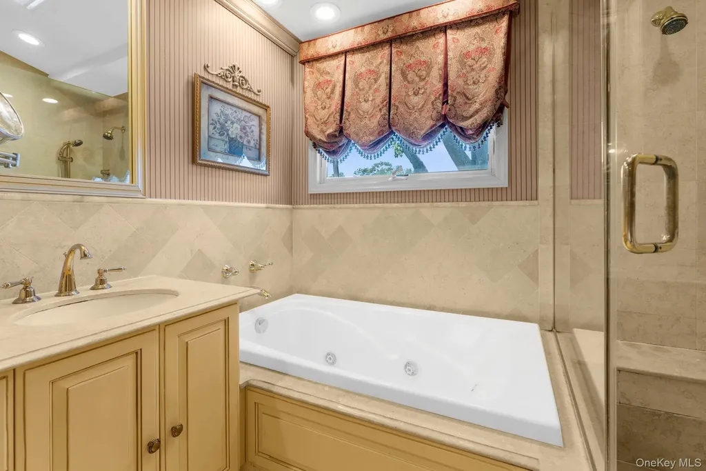 14 Jane Drive Old Bethpage NY 11804