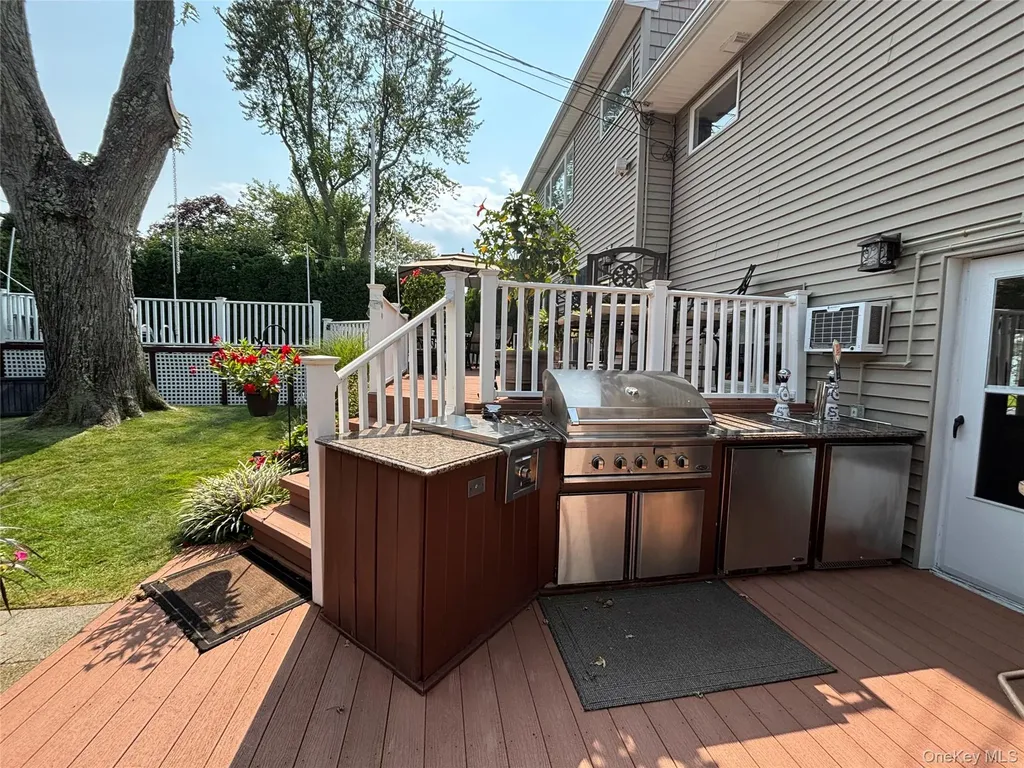 14 Jane Drive Old Bethpage NY 11804
