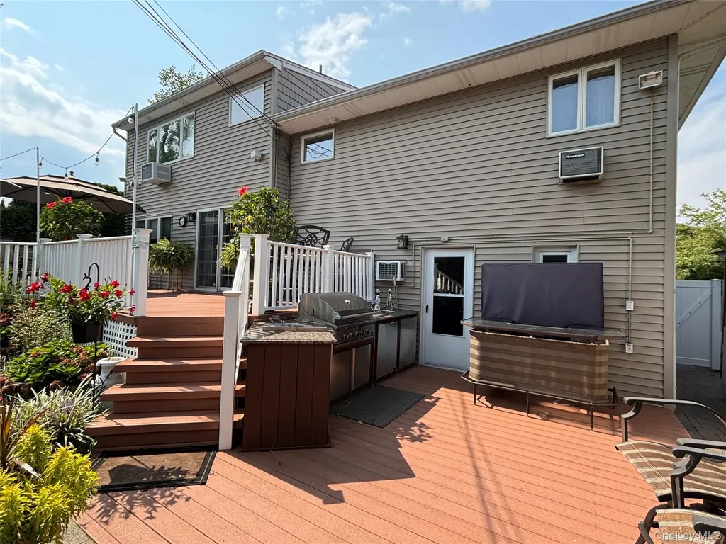 14 Jane Drive Old Bethpage NY 11804