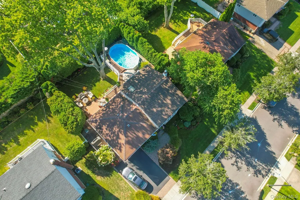 14 Jane Drive Old Bethpage NY 11804