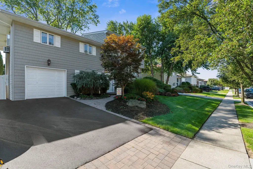 14 Jane Drive Old Bethpage NY 11804