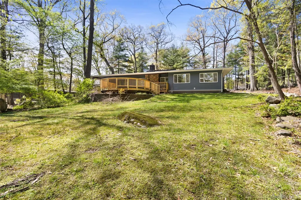18 Halley Drive Pomona NY 10970