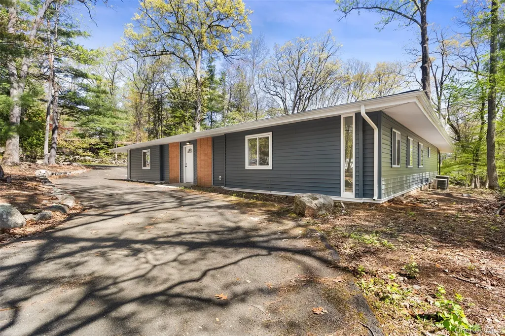 18 Halley Drive Pomona NY 10970