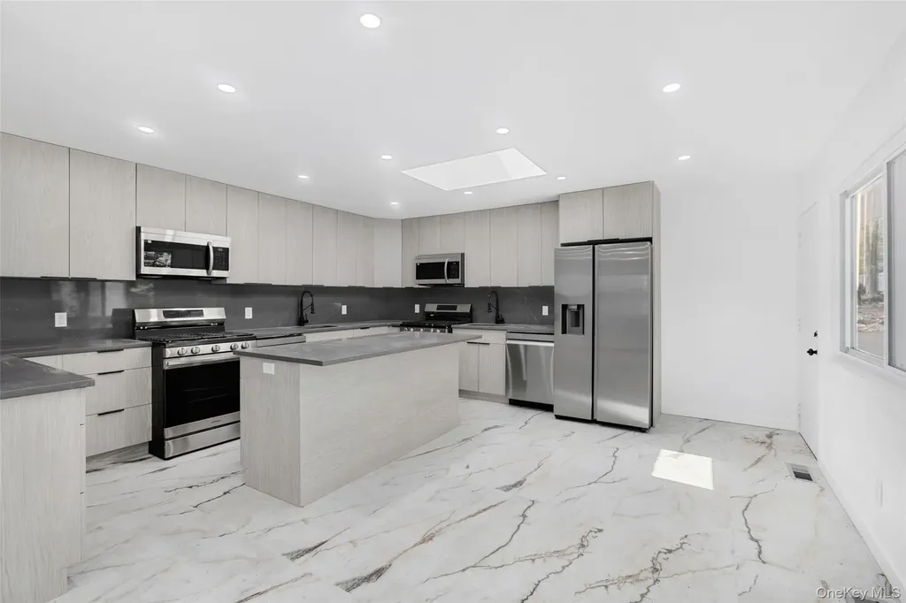 18 Halley Drive Pomona NY 10970