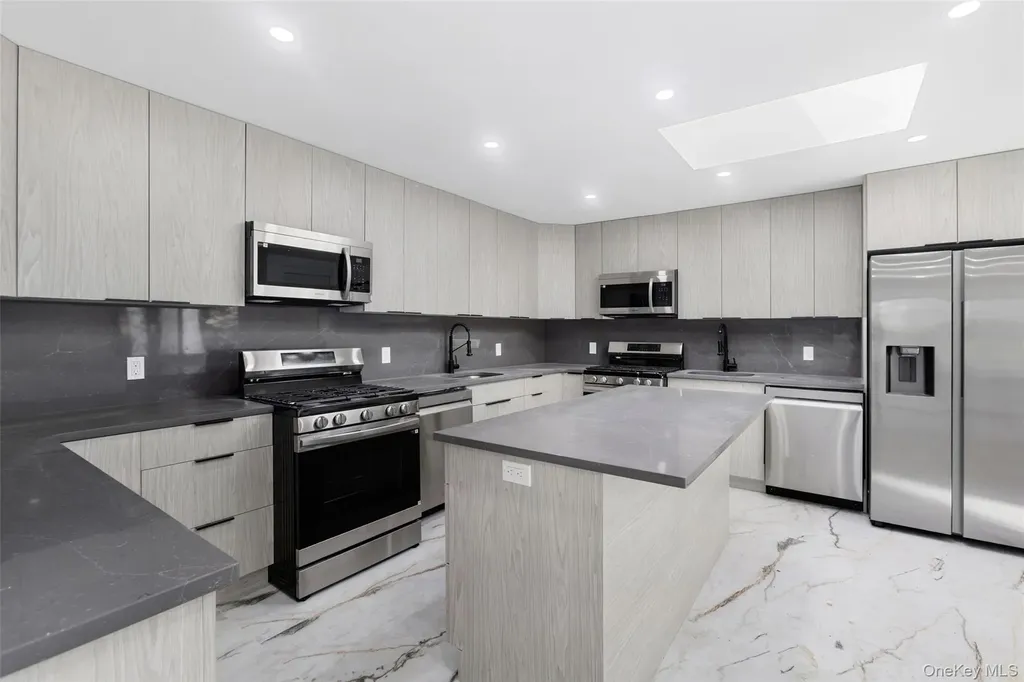 18 Halley Drive Pomona NY 10970