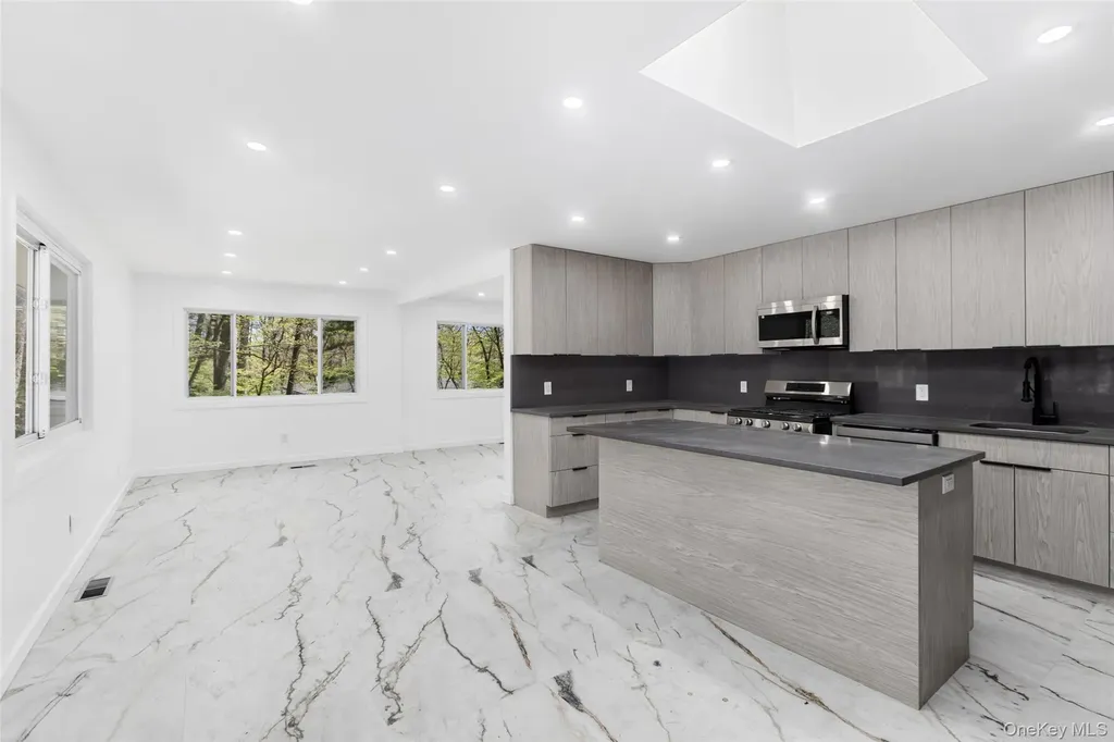 18 Halley Drive Pomona NY 10970