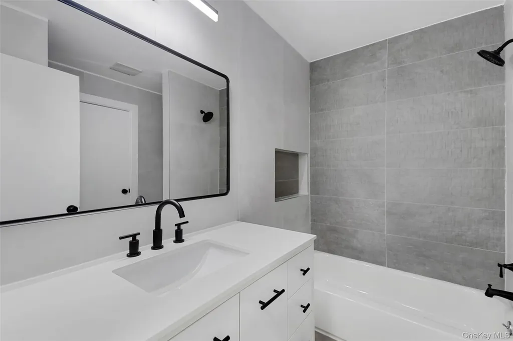 18 Halley Drive Pomona NY 10970