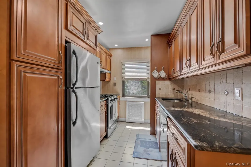 1195 E Broadway Hewlett NY 11557