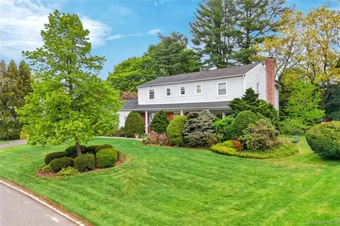 58 Hummingbird Drive East Hills NY 11576