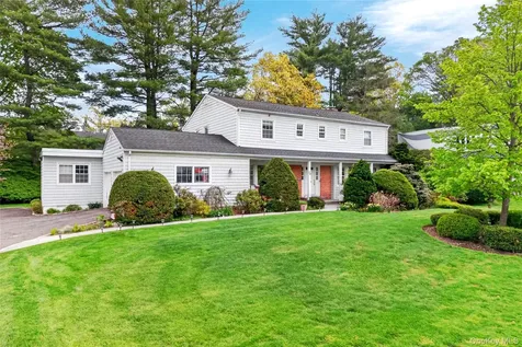 58 Hummingbird Drive East Hills NY 11576