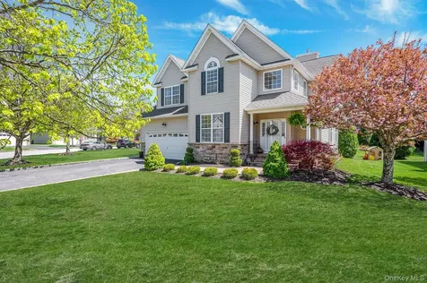 8 Joshua Court Wading River NY 11792
