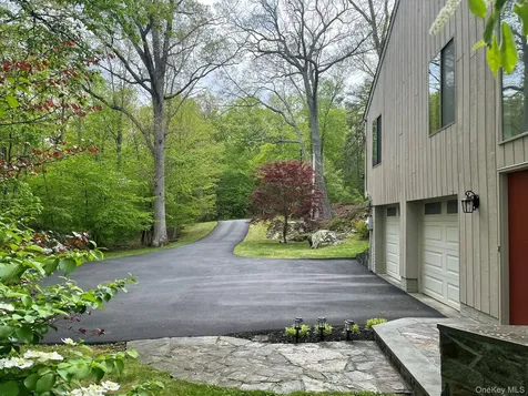 11 Manor Drive Goldens Bridge NY 10526
